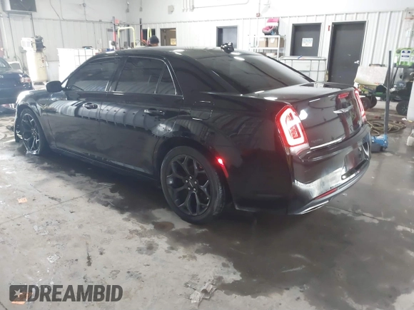 2019 Chrysler 300 with VIN 2C3CCABG6KH617913, listed as a IAAI auction lot 41558437 with 113,073 mi miles. Bid and sale history available at carsss.com. Image 3.