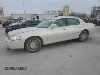 2006 Lincoln Town Car Signature Limited z VIN 1LNHM82V26Y632499, wystawiony jako Copart lot #47614885 z przebiegiem 99 009 mil mil oraz Szkody całkowita. Historia ofert i sprzedaży dostępna na DreamBid. Obrazek 1.