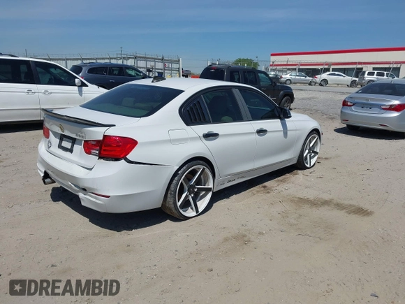2014 BMW 3 Series 328i z VIN WBA3A5G52ENP33067, wystawiony jako IAAI lot #41907600 z przebiegiem 125 073 mil mil oraz . Historia ofert i sprzedaży dostępna na DreamBid. Obrazek 4.