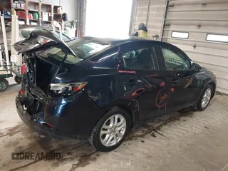 2016 Scion iA z VIN 3MYDLBZV5GY146138, wystawiony jako IAAI lot #42303472 z przebiegiem 29 289 mil mil oraz . Historia ofert i sprzedaży dostępna na DreamBid. Obrazek 4.