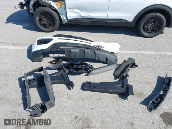 2020 Ford Police Interceptor Utility z VIN 1FM5K8AB0LGD09716, wystawiony jako IAAI lot #42054545 z przebiegiem 106 253 mil mil oraz . Historia ofert i sprzedaży dostępna na DreamBid. Obrazek 12.
