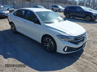 2023 Volkswagen Jetta Sport z VIN 3VWBM7BU2PM034287, wystawiony jako IAAI lot #41742935 z przebiegiem 32 818 mil mil oraz . Historia ofert i sprzedaży dostępna na DreamBid. Obrazek 1.