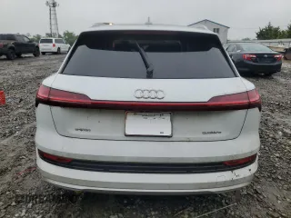 2021 Audi e-tron Premium z VIN WA1AAAGE2MB037094, wystawiony jako Copart lot #58707925 z przebiegiem Nie podano mil oraz Szkody całkowita. Historia ofert i sprzedaży dostępna na DreamBid. Obrazek 6.