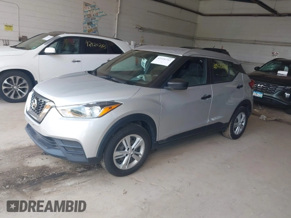 2019 Nissan Kicks S z VIN 3N1CP5CU5KL555586, wystawiony jako IAAI lot #42426743 z przebiegiem 122 015 mil mil oraz . Historia ofert i sprzedaży dostępna na DreamBid. Obrazek 17.