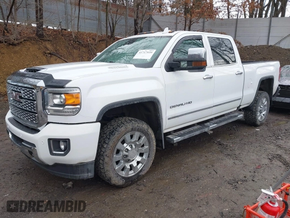 2019 GMC Sierra 2500HD Denali with VIN 1GT12SEY8KF226666, listed as a IAAI auction lot 41717939 with 45,325 mi miles. Bid and sale history available at carsss.com. Image 18.