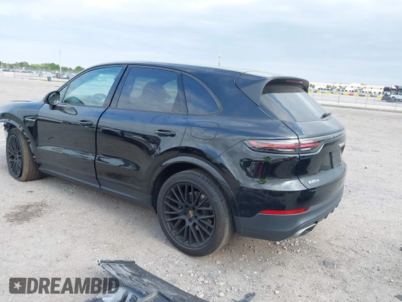 2021 Porsche Cayenne E-Hybrid Hybrid z VIN WP1AE2AYXMDA24566, wystawiony jako IAAI lot #41815737 z przebiegiem 51 149 mil mil oraz . Historia ofert i sprzedaży dostępna na DreamBid. Obrazek 3.