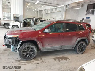2016 Jeep Cherokee Trailhawk with VIN 1C4PJMBBXGW135138, listed as a IAAI auction lot 41595718 with 267,058 mi miles. Bid and sale history available at carsss.com. Image 14.