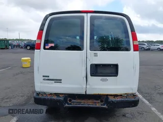 2011 Chevrolet Express Cargo z VIN 1GCWGFCA1B1176811, wystawiony jako IAAI lot #42200136 z przebiegiem 182 229 mil mil oraz . Historia ofert i sprzedaży dostępna na DreamBid. Obrazek 16.