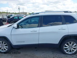 2016 Jeep Cherokee Limited z VIN 1C4PJLDB5GW363071, wystawiony jako IAAI lot #42229705 z przebiegiem 78 397 mil mil oraz . Historia ofert i sprzedaży dostępna na DreamBid. Obrazek 14.
