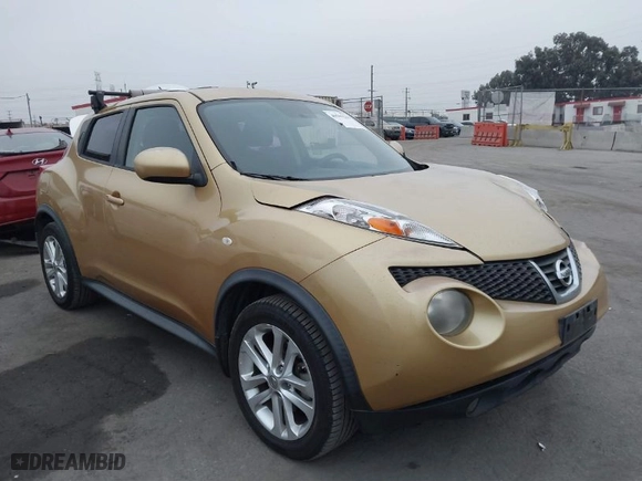 2013 Nissan Juke S with VIN JN8AF5MV6DT205627, listed as a IAAI auction lot 40599210 with 132,124 mi miles. Bid and sale history available at carsss.com. Image 1.