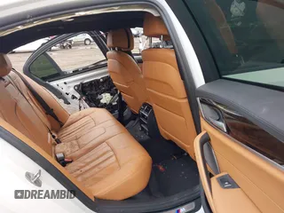2018 BMW 5 Series M550i xDrive с VIN WBAJB9C56JB035929, выставлен на аукционе IAAI как лот 41732048 с пробегом 87 896 миль миль и . История ставок и продаж доступна на DreamBid. Изображение 8.