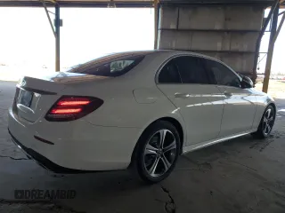 2019 Mercedes-Benz E-Class E 300 with VIN WDDZF4JB3KA565651, listed as a Copart auction lot 42371535 with 132,756 mi miles and Clean Title. Bid and sale history available at carsss.com. Image 3.