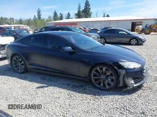 2013 Tesla Model S Performance z VIN 5YJSA1DP2DFP06669, wystawiony jako IAAI lot #42161357 z przebiegiem 177 710 mil mil oraz . Historia ofert i sprzedaży dostępna na DreamBid. Obrazek 14.