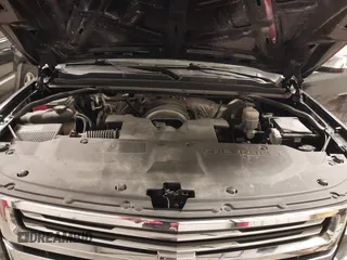2017 Chevrolet Suburban Premier z VIN 1GNSKJKC0HR250854, wystawiony jako IAAI lot #41541476 z przebiegiem 128 231 mil mil oraz . Historia ofert i sprzedaży dostępna na DreamBid. Obrazek 10.