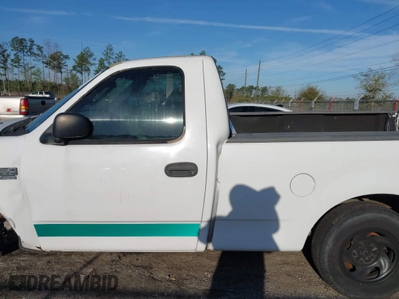 2002 Ford F-150 XL z VIN 1FTRF17L22NB18648, wystawiony jako IAAI lot #41843041 z przebiegiem 90 033 mil mil oraz . Historia ofert i sprzedaży dostępna na DreamBid. Obrazek 15.