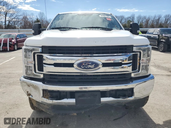 2019 Ford F-250 XL with VIN 1FT7X2B62KEF23095, listed as a Copart auction lot 47957665 with 165,939 mi miles and Salvage Title. Bid and sale history available at DreamBid. Image 5.