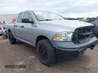 2019 Ram 1500 Tradesman z VIN 1C6RR6FG4KS704818, wystawiony jako IAAI lot #42495141 z przebiegiem 145 029 mil mil oraz . Historia ofert i sprzedaży dostępna na DreamBid. Obrazek 1.