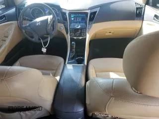 2012 Hyundai Sonata Hybrid z VIN KMHEC4A41CA035615, wystawiony jako Copart lot #57232455 z przebiegiem 177 688 mil mil oraz Szkoda całkowita • Salvage title. Historia ofert i sprzedaży dostępna na DreamBid. Obrazek 8.