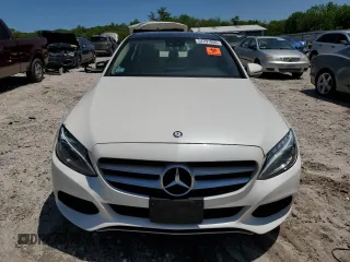 2017 Mercedes-Benz C 300 z VIN 55SWF4KBXHU205481, wystawiony jako Copart lot #57291005 z przebiegiem 75 158 mil mil oraz Szkoda całkowita • Salvage title. Historia ofert i sprzedaży dostępna na DreamBid. Obrazek 5.