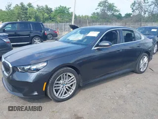 2024 BMW 5 Series 530i с VIN WBA43FJ03RCS39433, выставлен на аукционе IAAI как лот 42396985 с пробегом 2 327 миль миль и . История ставок и продаж доступна на DreamBid. Изображение 2.