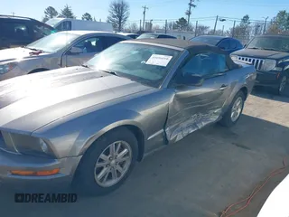 2008 Ford Mustang Deluxe with VIN 1ZVHT84N285204745, listed as a IAAI auction lot 41696010 with 204,987 mi miles and . Bid and sale history available at carsss.com. Image 6.