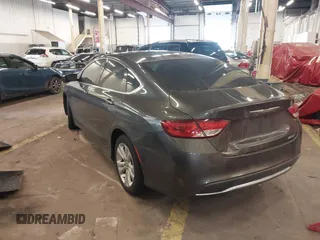 2015 Chrysler 200 Limited z VIN 1C3CCCAB5FN671783, wystawiony jako IAAI lot #41587636 z przebiegiem 95 968 mil mil oraz . Historia ofert i sprzedaży dostępna na DreamBid. Obrazek 3.