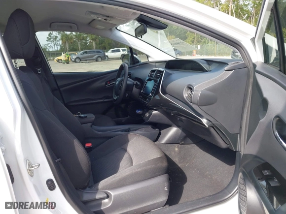 2022 Toyota Prius L Eco with VIN JTDKAMFU5N3181724, listed as a IAAI auction lot 41568635 with 67,360 mi miles. Bid and sale history available at carsss.com. Image 5.