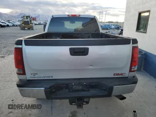 2011 GMC Sierra 2500HD Work Truck z VIN 1GT22ZCG1BZ362840, wystawiony jako Copart lot #83610494 z przebiegiem 226 482 mil mil oraz Szkoda całkowita • Salvage title. Historia ofert i sprzedaży dostępna na DreamBid. Obrazek 6.