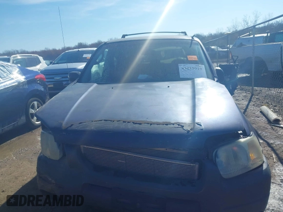2003 Ford Escape XLT Popular with VIN 1FMYU03103KD07779, listed as a IAAI auction lot 42019919 with 245,522 mi miles. Bid and sale history available at carsss.com. Image 12.