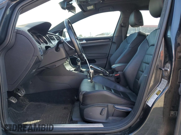 2017 Volkswagen GTI S z VIN 3VW547AU6HM048290, wystawiony jako Copart lot #55646065 z przebiegiem 83 581 mil mil oraz Szkoda całkowita • Salvage title. Historia ofert i sprzedaży dostępna na DreamBid. Obrazek 7.