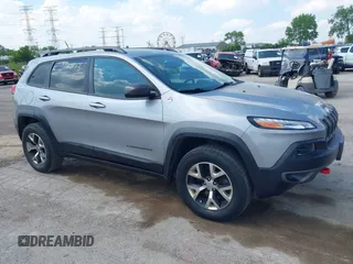 2015 Jeep Cherokee Trailhawk z VIN 1C4PJMBS5FW615313, wystawiony jako IAAI lot #42250873 z przebiegiem 148 008 mil mil oraz . Historia ofert i sprzedaży dostępna na DreamBid. Obrazek 1.