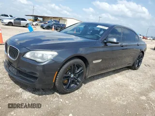 2015 BMW 7 Series 750Li z VIN WBAYE8C51FD782155, wystawiony jako Copart lot #54796505 z przebiegiem 112 772 mil mil oraz Szkoda całkowita • Salvage title. Historia ofert i sprzedaży dostępna na DreamBid. Obrazek 1.