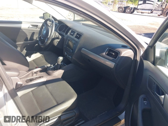 2015 Volkswagen Jetta SE с VIN 3VWD17AJ4FM323906, выставлен на аукционе IAAI как лот 42543996 с пробегом 88 382 миль миль и . История ставок и продаж доступна на DreamBid. Изображение 5.