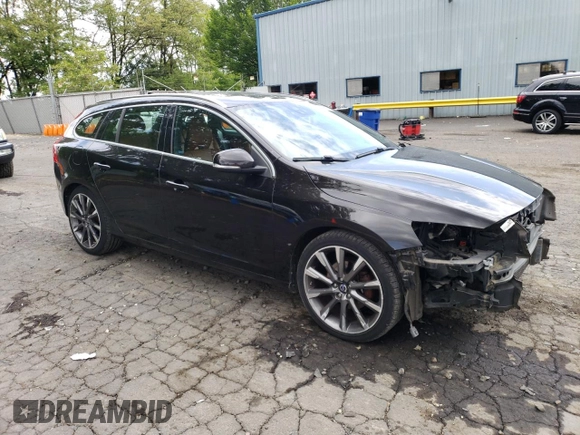 2015 Volvo V60 T5 Drive-E Platinum with VIN YV140MEM7F1218731, listed as a Copart auction lot 58333695 with 103,717 mi miles and Salvage title. Bid and sale history available at DreamBid. Image 4.