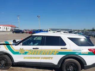 2022 Ford Police Interceptor Utility z VIN 1FM5K8AB2NGA02664, wystawiony jako IAAI lot #40499840 z przebiegiem 7 067 mil mil oraz . Historia ofert i sprzedaży dostępna na DreamBid. Obrazek 14.