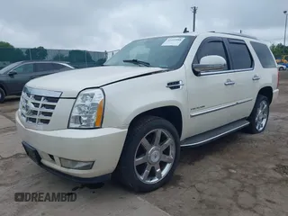 2012 Cadillac Escalade Luxury z VIN 1GYS4BEF4CR120481, wystawiony jako IAAI lot #42423588 z przebiegiem Nie podano mil oraz . Historia ofert i sprzedaży dostępna na DreamBid. Obrazek 2.