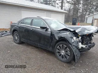 2013 Chrysler 300 S z VIN 2C3CCAGG2DH659829, wystawiony jako IAAI lot #41726809 z przebiegiem 149 908 mil mil oraz . Historia ofert i sprzedaży dostępna na DreamBid. Obrazek 1.