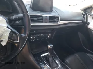 2017 Mazda 3 Touring z VIN 3MZBN1V79HM119726, wystawiony jako Copart lot #60819782 z przebiegiem 108 939 mil mil oraz Szkoda całkowita • Salvage title. Historia ofert i sprzedaży dostępna na DreamBid. Obrazek 9.