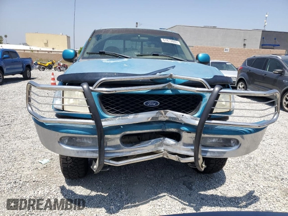 1998 Ford F-250 z VIN 1FTPX28L0WKB51597, wystawiony jako Copart lot #61813065 z przebiegiem 206 958 mil mil oraz Szkoda całkowita • Salvage title. Historia ofert i sprzedaży dostępna na DreamBid. Obrazek 5.