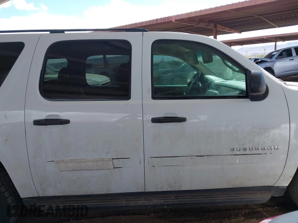 2010 Chevrolet Suburban LS with VIN 1GNUCHE01AR174986, listed as a IAAI auction lot 41697401 with 333,135 mi miles. Bid and sale history available at carsss.com. Image 13.