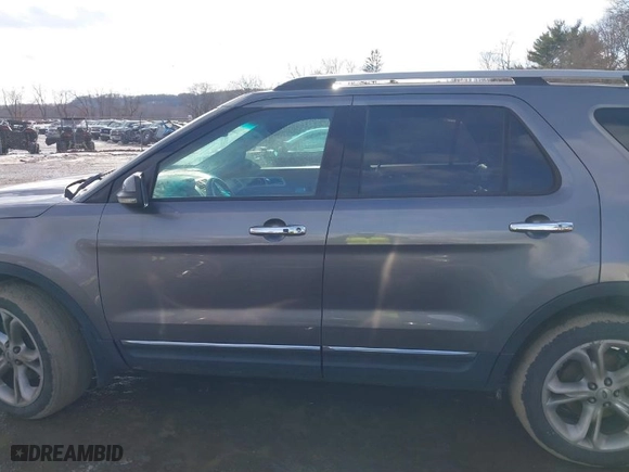 2011 Ford Explorer Limited with VIN 1FMHK8F83BGA10438, listed as a IAAI auction lot 41435283 with 172,128 mi miles. Bid and sale history available at carsss.com. Image 14.