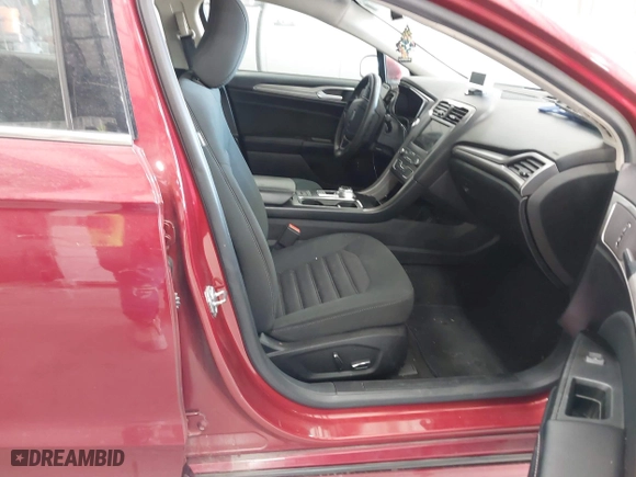 2019 Ford Fusion Hybrid SE with VIN 3FA6P0LUXKR205712, listed as a IAAI auction lot 41267049 with 124,687 mi miles. Bid and sale history available at carsss.com. Image 5.