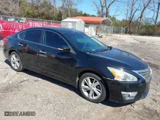 2015 Nissan Altima 2.5 with VIN 1N4AL3AP5FC186981, listed as a IAAI auction lot 41657318 with 120,000 mi miles. Bid and sale history available at carsss.com. Image 1.