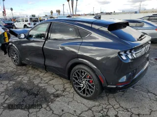 2022 Ford Mustang Mach-E GT z VIN 3FMTK4SX3NMA21062, wystawiony jako Copart lot #70915202 z przebiegiem Nie podano mil oraz . Historia ofert i sprzedaży dostępna na DreamBid. Obrazek 2.
