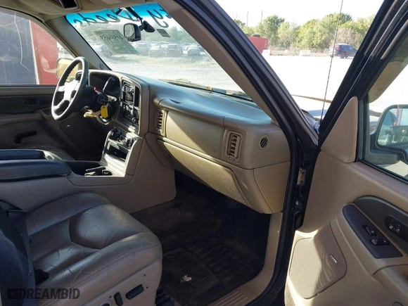 2003 Chevrolet Avalanche with VIN 3GNEC13T63G170282, listed as a IAAI auction lot 41586653 with 194,448 mi miles. Bid and sale history available at carsss.com. Image 5.