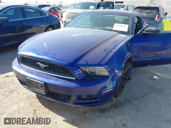2014 Ford Mustang V6 z VIN 1ZVBP8AM2E5262050, wystawiony jako IAAI lot #42600638 z przebiegiem 208 708 mil mil oraz . Historia ofert i sprzedaży dostępna na DreamBid. Obrazek 6.