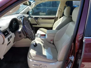 2015 Lexus GX 460 z VIN JTJBM7FX9F5093331, wystawiony jako Copart lot #57344465 z przebiegiem 64 156 mil mil oraz Szkoda całkowita • Salvage title. Historia ofert i sprzedaży dostępna na DreamBid. Obrazek 7.