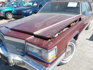 1991 Cadillac Brougham z VIN 1G6DW54E4MR716777, wystawiony jako IAAI lot #42383965 z przebiegiem 197 824 mil mil oraz . Historia ofert i sprzedaży dostępna na DreamBid. Obrazek 6.
