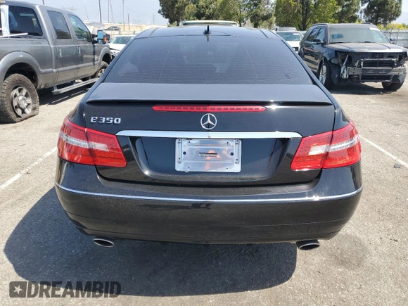 2013 Mercedes-Benz E 350 z VIN WDDKJ5KB6DF198576, wystawiony jako Copart lot #61848745 z przebiegiem 88 610 mil mil oraz Szkoda całkowita • Salvage title. Historia ofert i sprzedaży dostępna na DreamBid. Obrazek 6.