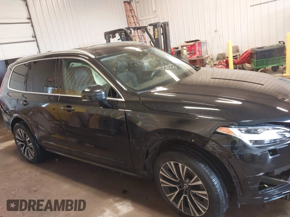 2022 Volvo XC90 Momentum with VIN YV4102PK8N1797278, listed as a IAAI auction lot 41720482 with 46,172 mi miles. Bid and sale history available at carsss.com. Image 13.